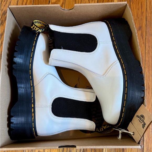 White Dr. Martens boots - Picture 2 of 3